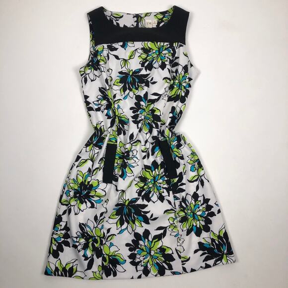 Emma & Michelle Floral Dress 10 - Picture 2 of 8